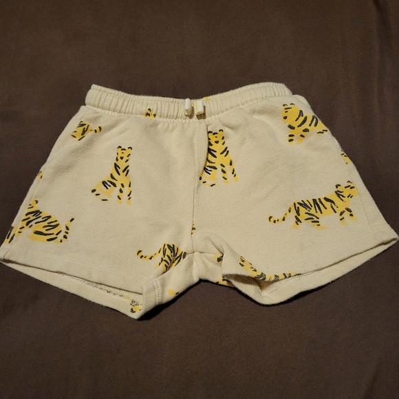 🪄SOLD🪄Zara neutral toddler shorts - Picture 2 of 6